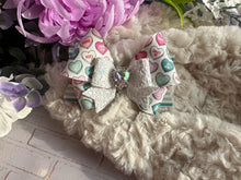 Load image into Gallery viewer, Flutterby Candy Hearts Bow