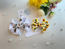 Load image into Gallery viewer, Sunflower Bow