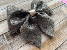Load image into Gallery viewer, Metallic Leopard Print Bows