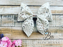 Load image into Gallery viewer, Metallic Leopard Print Bows