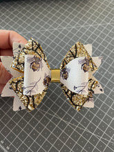 Load image into Gallery viewer, Beehive Crackle Bow
