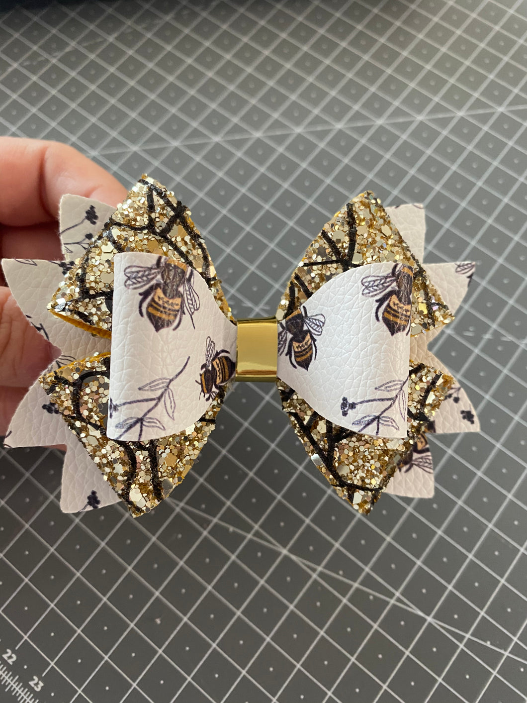 Beehive Crackle Bow