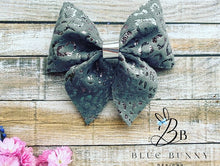 Load image into Gallery viewer, Metallic Leopard Print Bows
